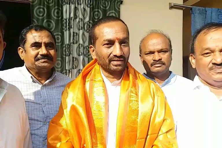 dubbaka mla visited  venkateswara swamy in Siddipet