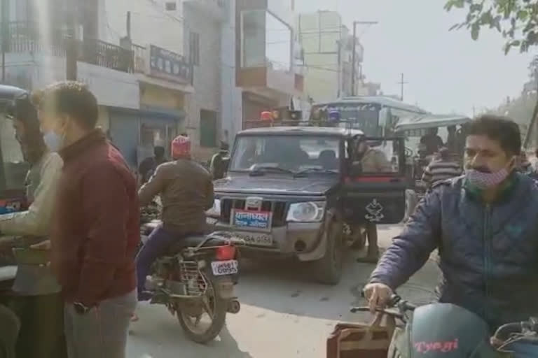 Farmers  detained before showing black flag to Union Minister in Roorkee