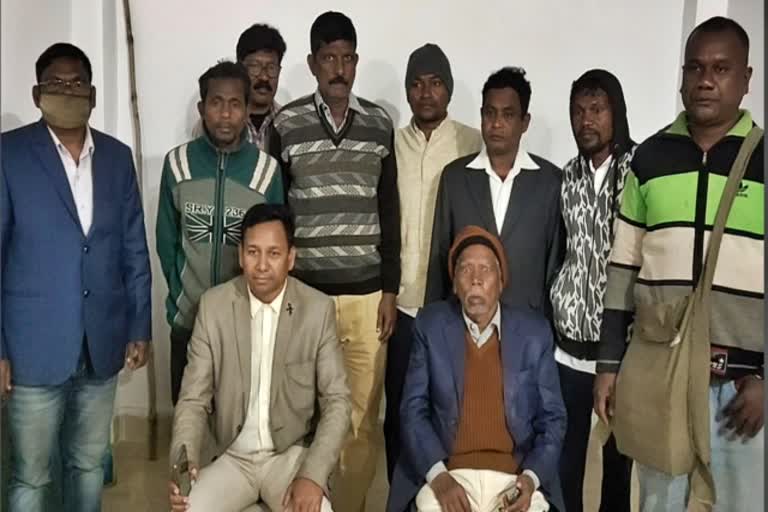 SSI misbehaved with former MLA Bahadur Oraon in chaibasa