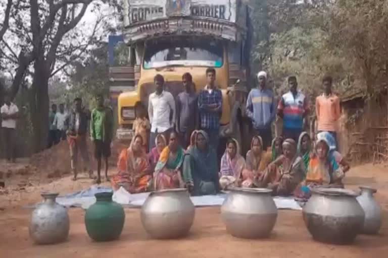 Villagers blocked road for drinking water in Dhenkanal