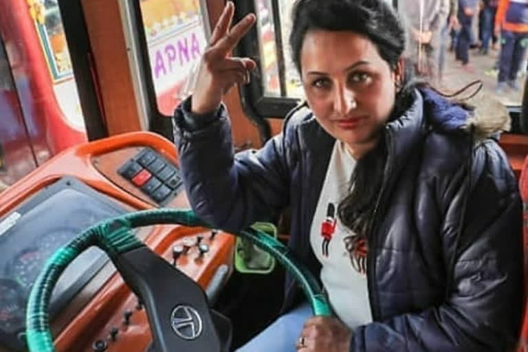 first woman driver of jammu and kashmir  jammu and kashmir first woman driver  lady driver in jammu and kashmir  pooja devi first woman driver  ജമ്മുകശ്‌മീരില്‍ ആദ്യ വനിത ബസ്‌ ഡ്രൈവര്‍  ആദ്യ വനിത ബസ്‌ ഡ്രൈവര്‍  ജമ്മുകശ്‌മീര്‍  വനിത ബസ്‌ ഡ്രൈവര്‍