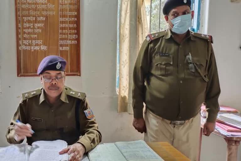 sp-inspects-womens-police-station-in-pakur