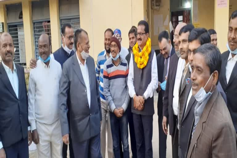 advocate-girja-shankar-mishra-becomes-president-of-bar-council-in-surajpur-court