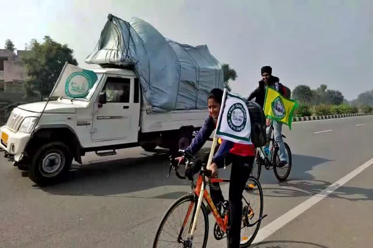 jind girl student cyclist