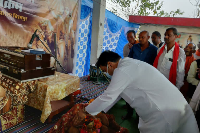 Gurudayal Singh Banjare attended the Geeta Jayanti celebration