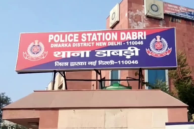 dabri police arrested thief with stolen mobile