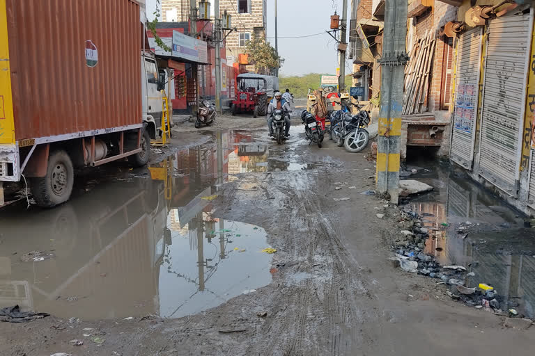 situation of road is worse in Shiv Vihar of Mustafabad