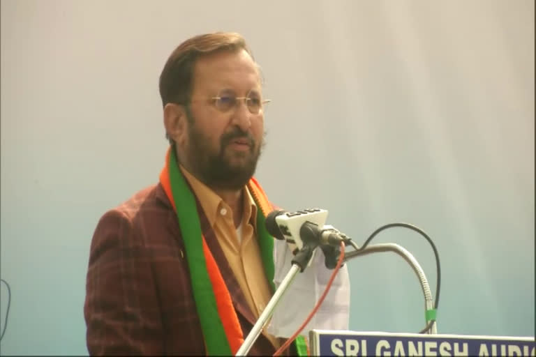 Javadekar challenges Rahul Gandhi