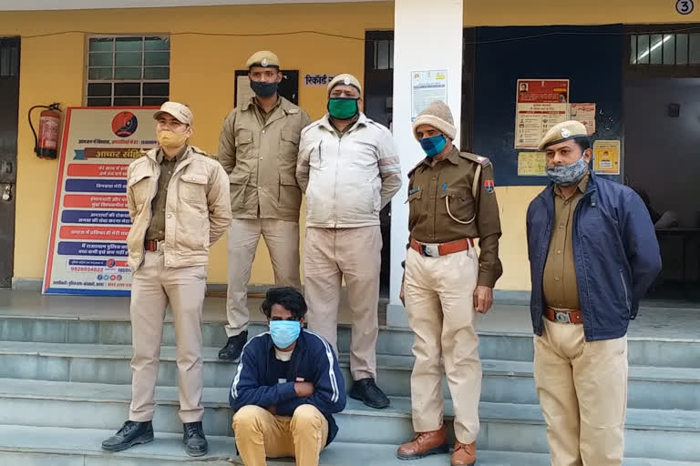 Crime news alwar, Alwar latest hindi news, mobile snatcher arrested, mobile snatching in alwar, अलवर की ताजा हिन्दी खबरें, अलवर में मोबाइल लूट, राहगीरों से मोबाइल छीनने की वारदात