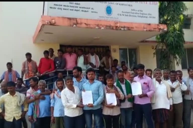 Dharwad: Farmers protest against KEB officials for not providing electricity