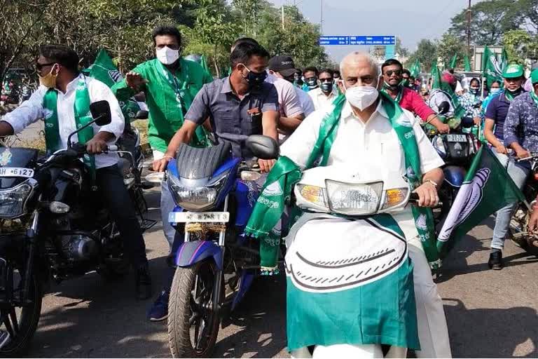 MP Bhaskar Rao was sentenced for not wearing a helmet