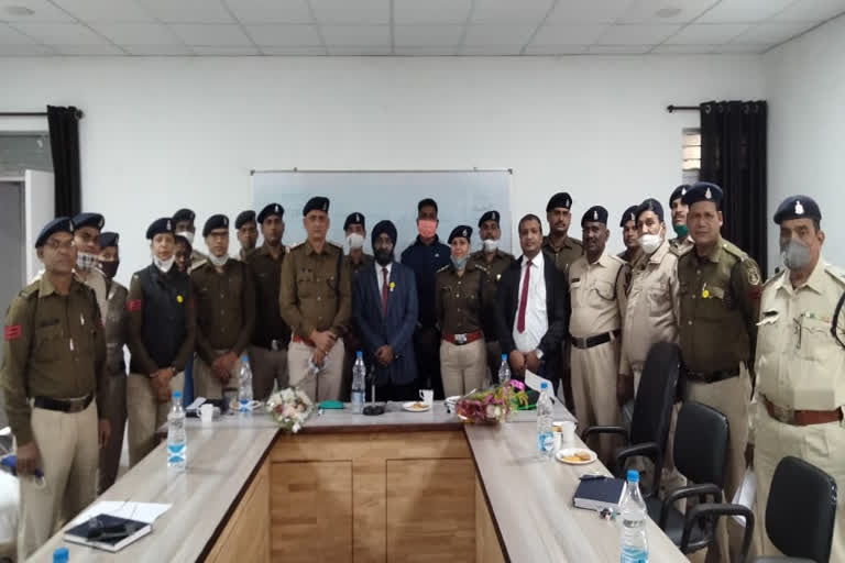 one-day-training-program-organized-on-the-concept-of-adarsh-police-station-in-bilaspur