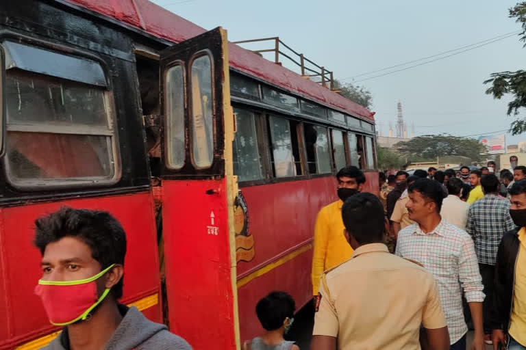 youth died in an accident with ST bus in Baramati