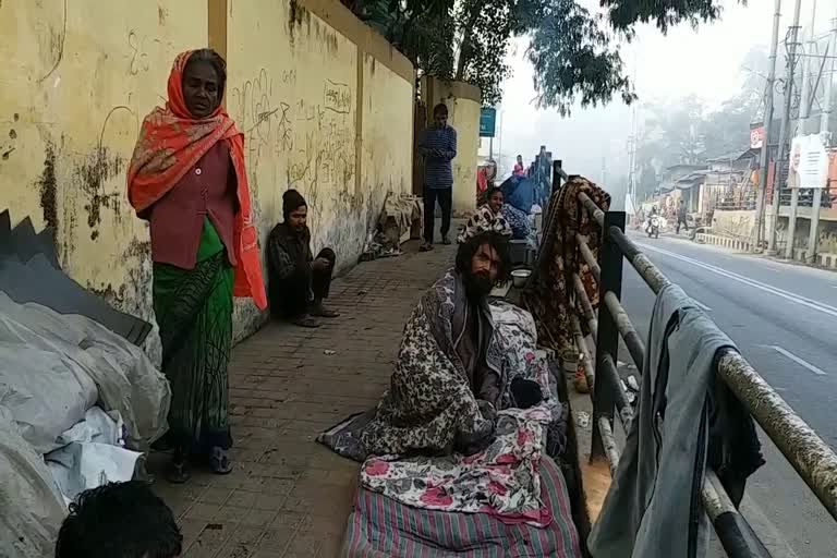 A_ghy_sukreshwar_ghat_homeless_people_vis_as10003