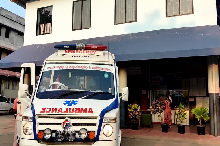 ambulance, tribal,  ദുരിതത്തിൽപ്പെടുന്നവരുടെ രക്ഷകർ  എന്ന് തീരും ഈ ആംബുലൻസ് ഡ്രൈവർമാരുടെ ദുരിതങ്ങൾ  ആംബുലൻസ് ഡ്രൈവർമാരുടെ പ്രശ്നങ്ങൾ  അട്ടപ്പാടി കോട്ടത്തറ ട്രൈബൽ സ്പെഷ്യാലിറ്റി ആശുപത്രി  എ.എൽ.എസ് (അഡ്വാൻസ് ലൈഫ് സപ്പോർട്ട്  ആംബുലൻസ് സേവനം  misery of ambulance drivers  problems of ambulance drivers  attappadi kottathara tribal speciality hospital