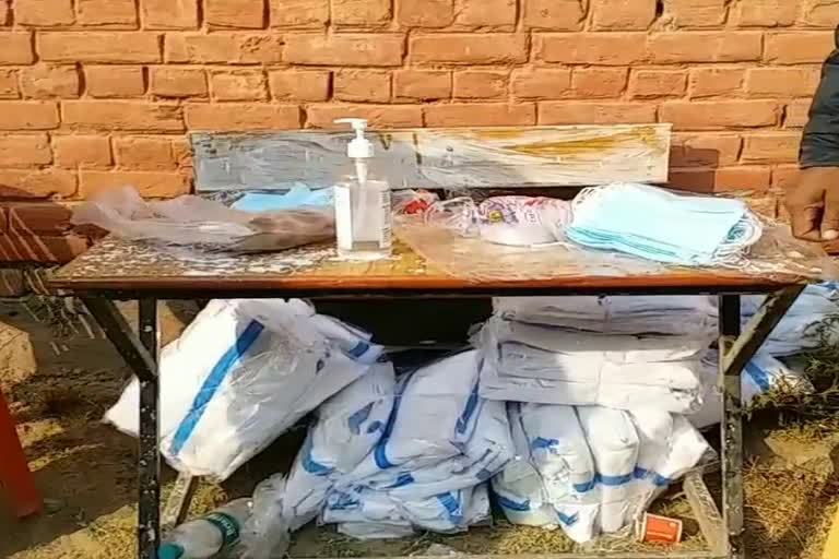 PPE kit is available for corona patient at Sampla polling booth