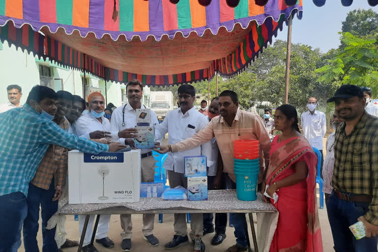 yellandu old students conducted health camp in yellandu govt hospital