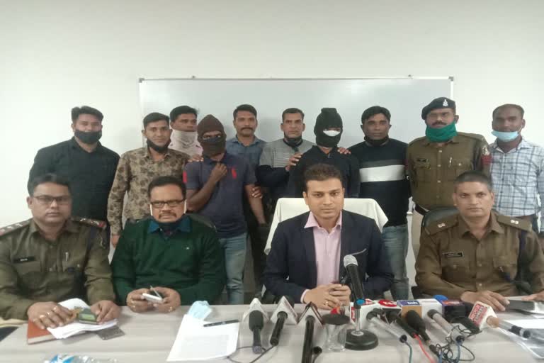 police-arrested-2-accused-in-robbery-case-in-green-park-colony-in-bilaspur