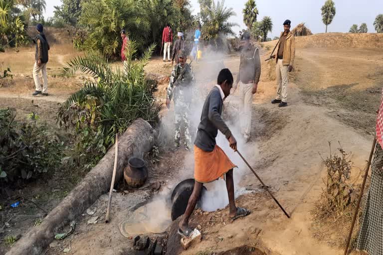 Police demolished illegal liquor furnaces in Aurangabad