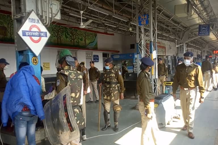 Mockdryl at Itarsi railway junction keeping in view the safety of passengers