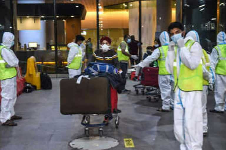 five passengers came from england to mumbai tested corona positive