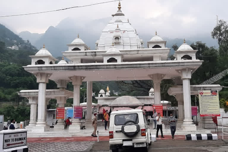 Season's first snowfall at Mata Vaishno Devi shrine; rains lash Jammu