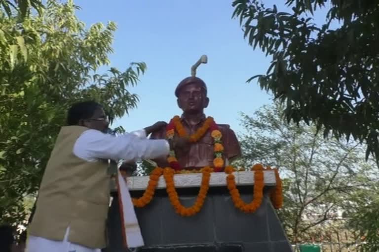 Minister Amarjeet Bhagat joins Shaheed Veer Narayan Singh Martyrdom Day program