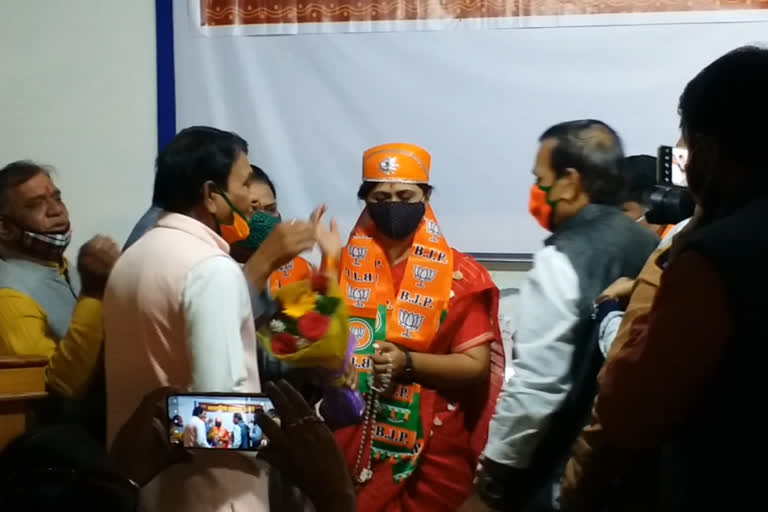 Pankaja Munde reached Baba Mahakaleshwar temple