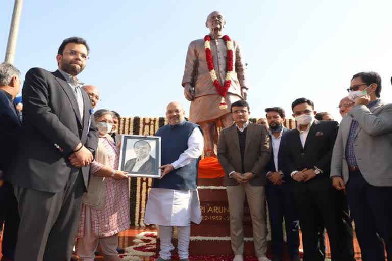 Amit Shah unveils Arun Jaitley's statue  Arun Jaitley's statue at Ferozshah Kotla stadium  Arun Jaitley's statue unveiled  டெல்லி ஃபெரோஷா கோட்லா மைதானத்தில் அருண் ஜெட்லி சிலை  அருண் ஜெட்லி சிலை  அமித் ஷா  Amit Shah  Arun Jaitley's statue at Ferozshah Kotla stadium  Ferozshah Kotla stadium