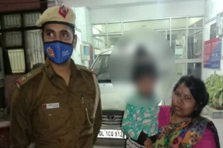 Najafgarh police of Delhi handed over 3-year-old missing girl to family