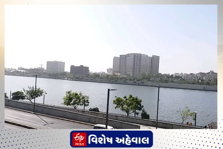 અમદાવાદ રાજ્યનું સૌથી મોટુ અને દેશમાં વસ્તી પ્રમાણે પાંચમાં નંબરનું શહેર