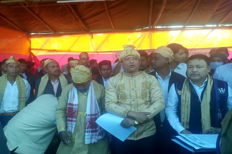 as_ghy_Tai_ahom_yuva_parisad_protest_at_dispur_last_gate_vis_AS10028