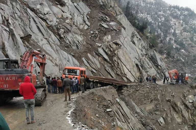 Chamba-Holi road closed