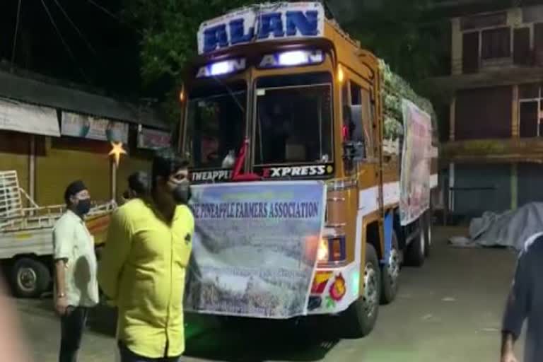 Pineapple Farmers Association in kerala Sends 20 tonnes pineapple to the delhi farmer protest site