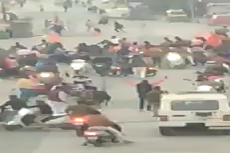 video of stone pelting ujjain