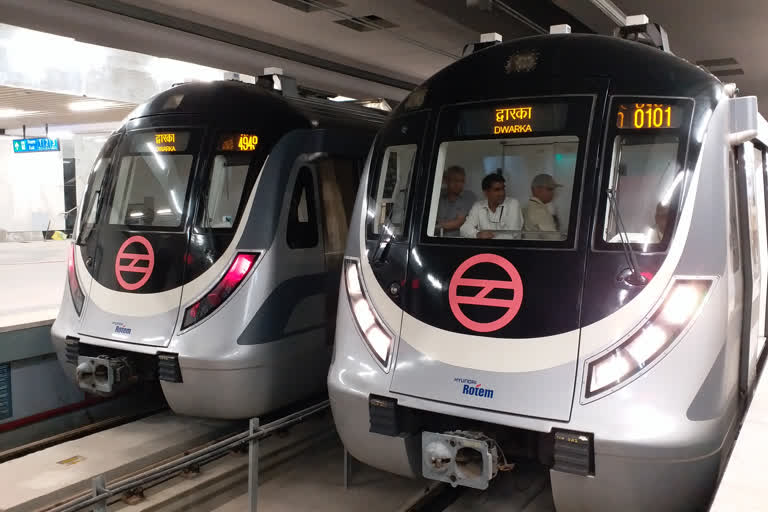 Delhi metro train