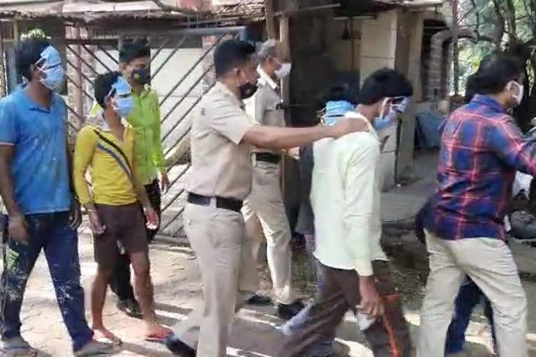 stealing in Santa Cruz mumbai