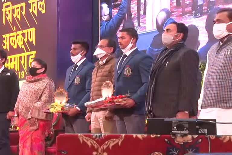 CM Shivraj Singh Chauhan conferred Eklavya and Vikram Awards to players