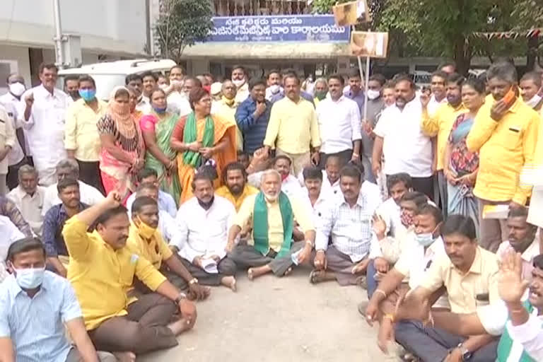 tdp leaders protest at chandra giri