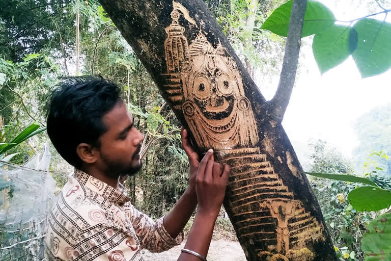 Beautiful moments of the meeting scene of lord Jagannath and Naga baba on Tree