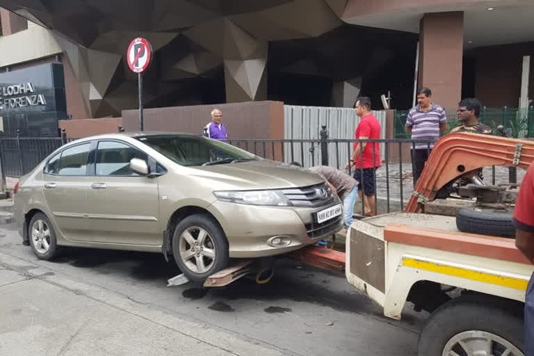 Where to park the vehicle on the busy commercial roads of the city