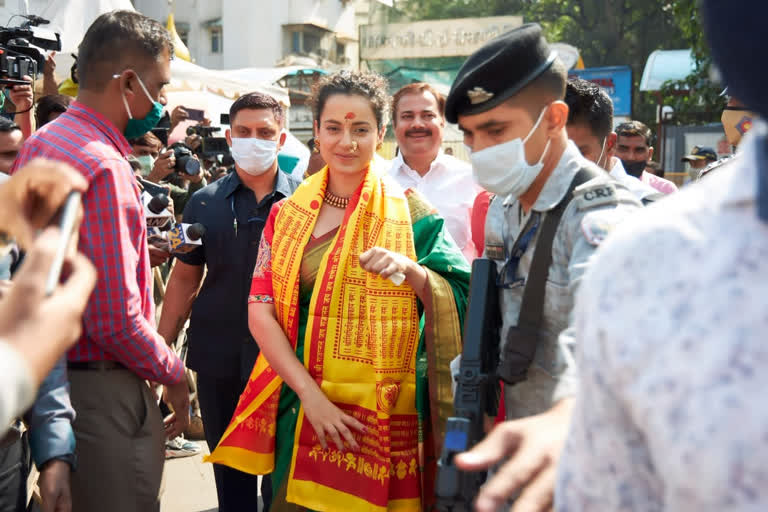 Controversy queen Kangana Ranaut took darshan of Siddhivinayaka at Mumbai