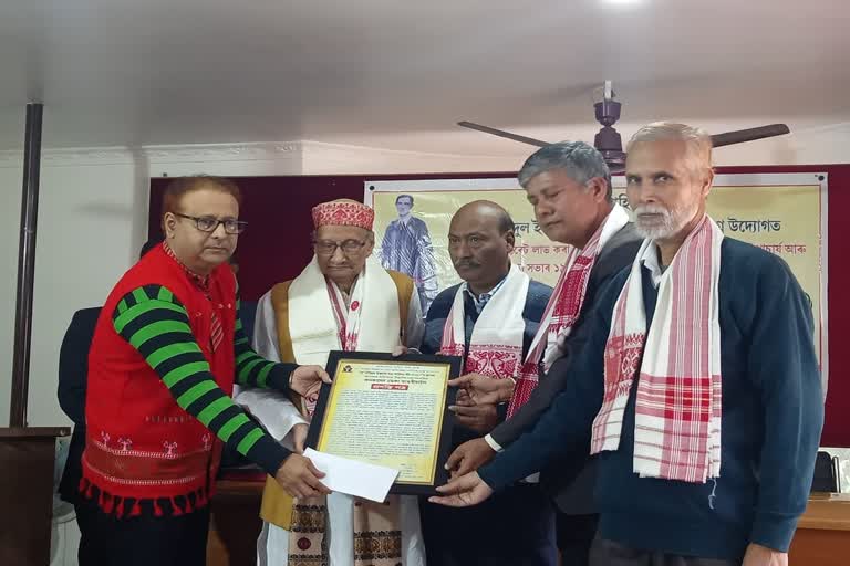 As-ghy-dr-moinul-islam-bora-literature-award-2020-vis-as10003