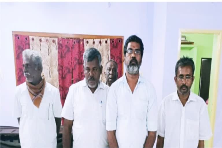 சட்ட விரோதமாக சூதாட்டம்  சூதாட்டம்  15 people arrested for gambling in Chennai  Fifteen people were arrested, including an sub inspector who gambled in Chennai  Gambling  சென்னையில் சூதாட்டம் விளையாடிய உதவி ஆய்வாளர் உள்பட 15 பேர் கைது