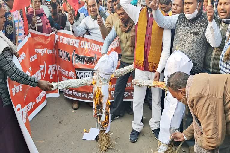 teachers protest against DO and DPO in gopalganj