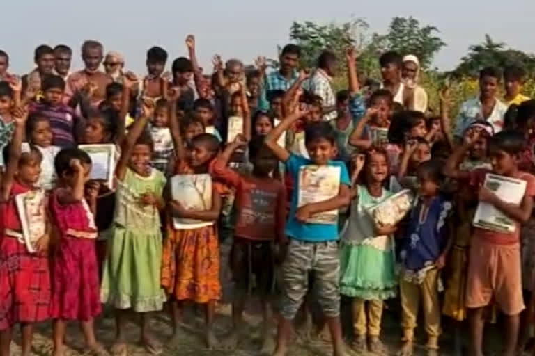 Hundreds of students protesting with books in hand