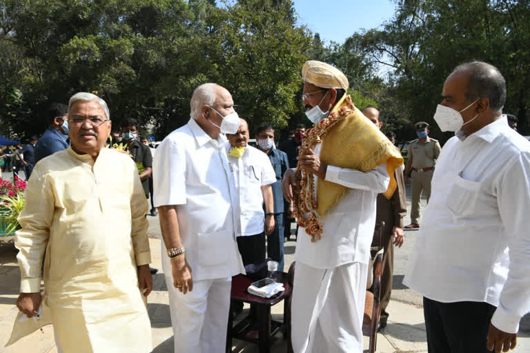 ವೆಂಕಯ್ಯ ನಾಯ್ಡು ಭೇಟಿಯಾದ ಸಿಎಂ ಬಿಎಸ್​ವೈ