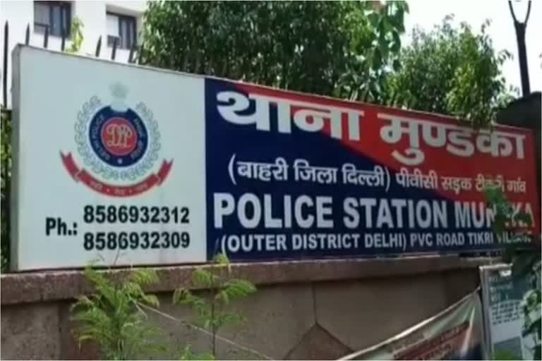 Employee robbery in Mundka in delhi