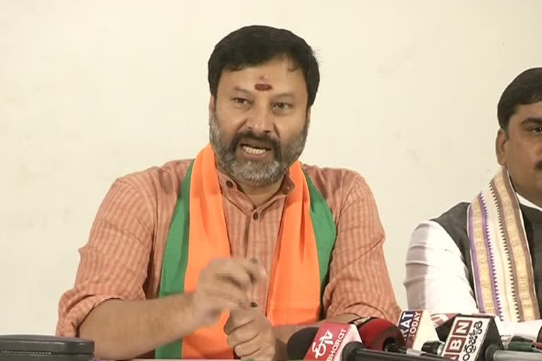 bjp leader bhanuprakash reddy fires on government about attacks on temples in state