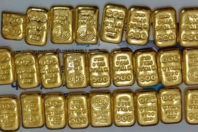 Air Intelligence  Kerala  seizes gold in Kerala  വിമാനത്താവളം  വിമാനത്താവളം വഴി സ്വര്‍ണ കടത്ത്  സ്വര്‍ണകടത്ത് വാര്‍ത്ത  സ്വര്‍ണ കടത്ത് വാര്‍ത്തകള്‍  കേരളത്തിലെ സ്വര്‍ണകടത്ത്